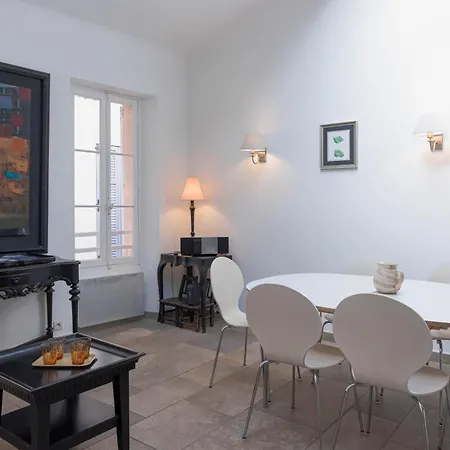 Maison Julia- Triplex Avec Rooftop Terrasse Vue Sur Et Cathedrale, 10 Mins A Pieds Du Palais Et Plages Apartamento