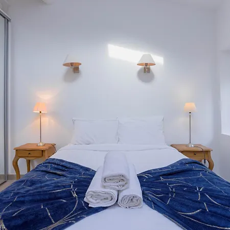 Apartamento Maison Julia- Triplex Avec Rooftop Terrasse Vue Sur Et Cathedrale, 10 Mins A Pieds Du Palais Et Plages *